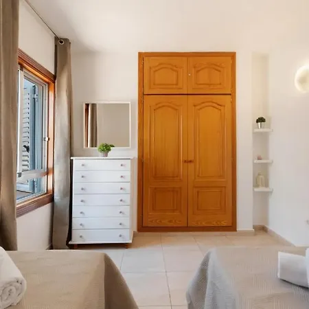 Happiness Corner Floritas Playa de las Américas